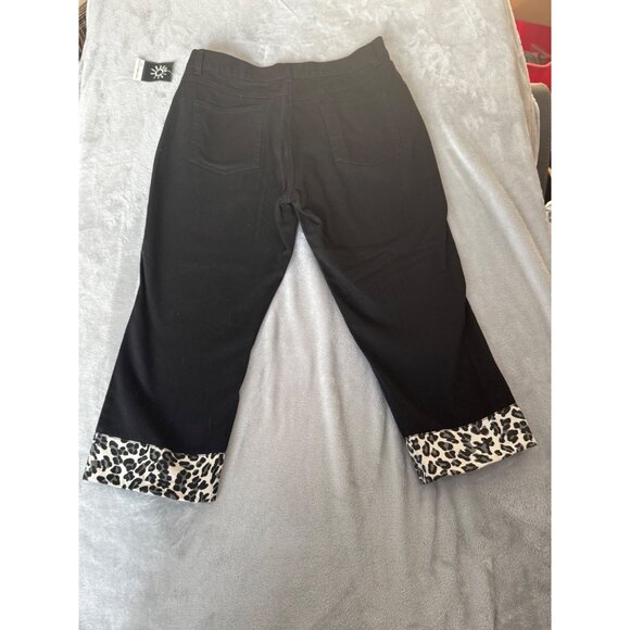 No Boundaries womens size 15  Juniors Black Capri Pants With Leopard Print Cuff - Picture 14 of 16